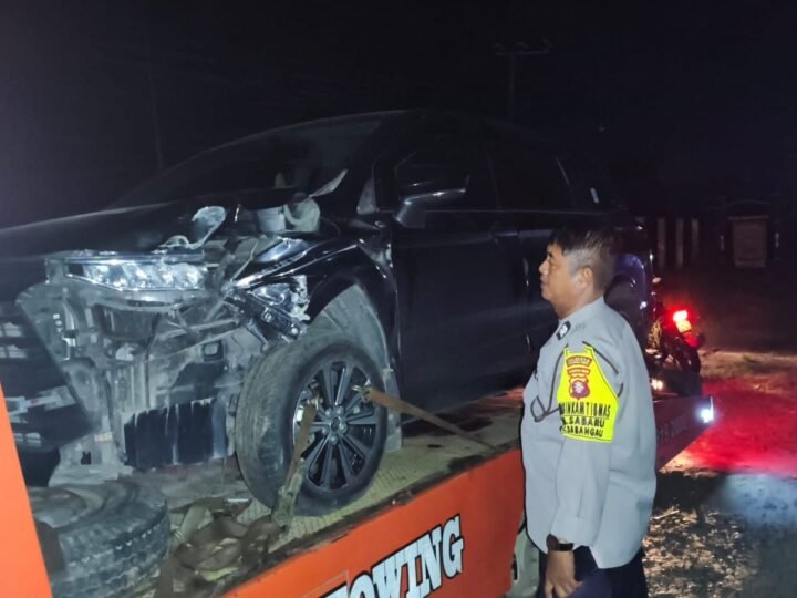 Hindari Kucing Melintas, Mobil Avanza Alami Laka Tunggal di Mahir Mahar Km 17