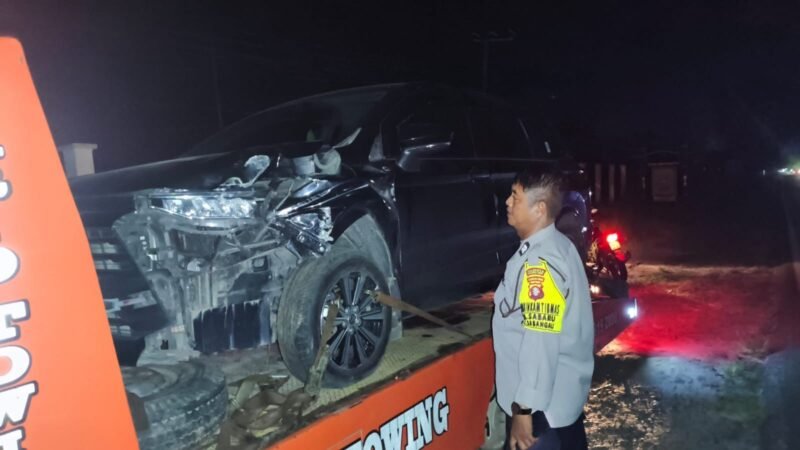 Hindari Kucing Melintas, Mobil Avanza Alami Laka Tunggal di Mahir Mahar Km 17