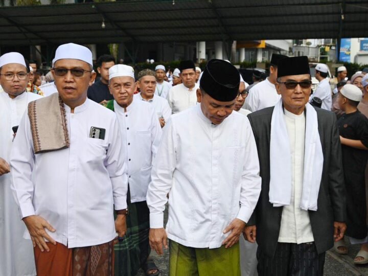 Gubernur Kalteng Laksanakan Salat Iduladha 1447 H di Masjid Nurul Islam Palangka Raya