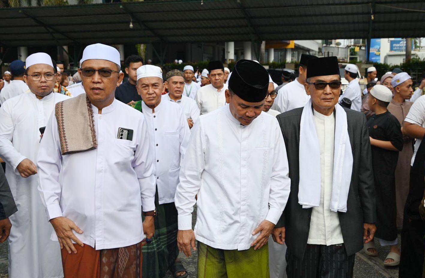 Gubernur Kalteng Laksanakan Salat Iduladha 1447 H di Masjid Nurul Islam Palangka Raya