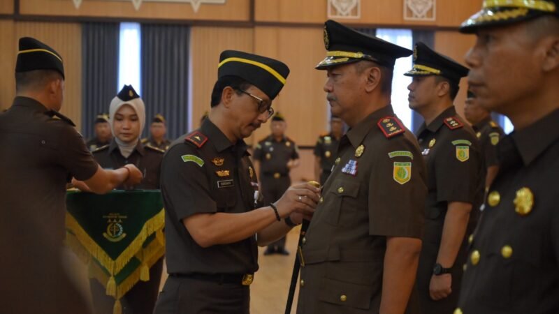 Kajati Kalteng Resmi Lantik Dua Kajari Baru, Tekankan Integritas dan Profesionalisme