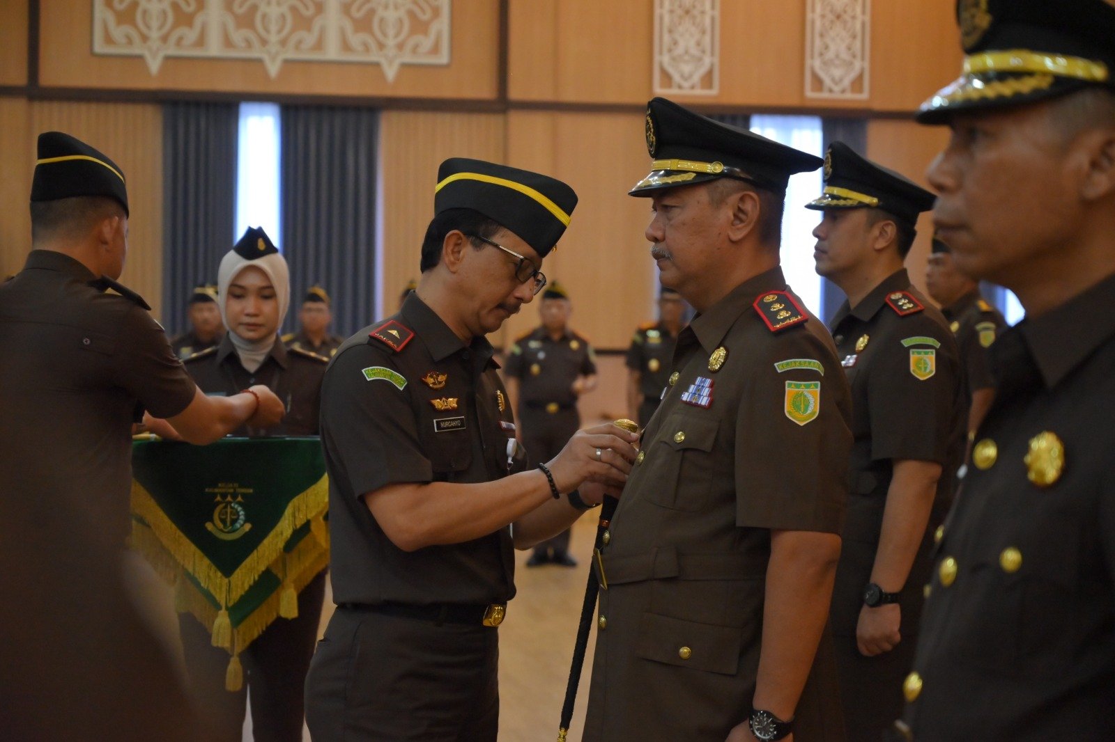Kajati Kalteng Resmi Lantik Dua Kajari Baru, Tekankan Integritas dan Profesionalisme