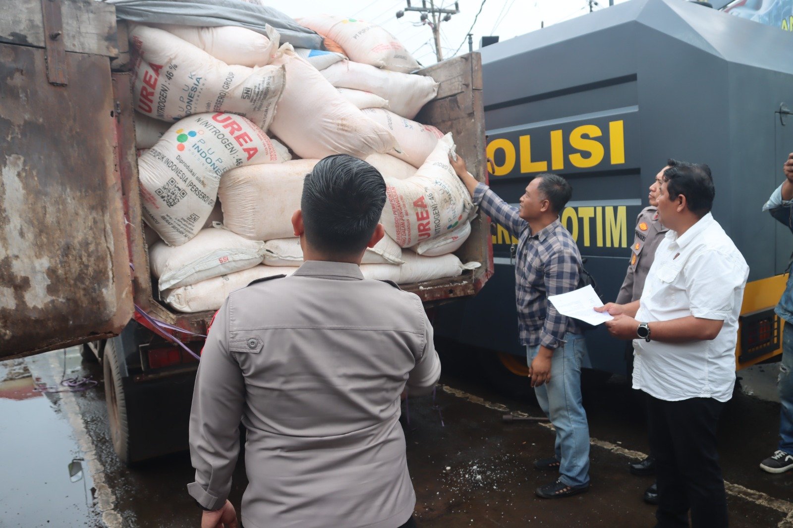 Terungkap di Kotim, Ratusan Karung Pupuk Subsidi Diselamatkan Demi Hak Petani