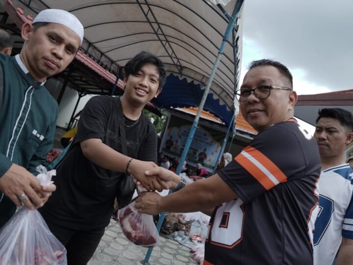 Kejati Kalteng Tebar Semangat Berbagi Lewat Pemotongan 17 Hewan Kurban