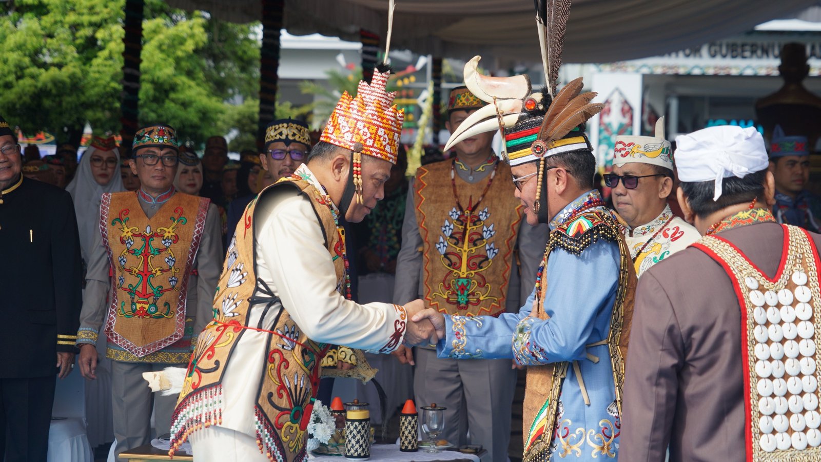 Pangdam XXII/Tambun Bungai Hadiri HUT Ke-69 Kalteng, Terima Gelar Adat Dayak