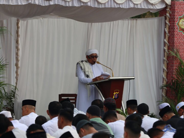 Polda Kalteng Gelar Salat Iduladha Bersama Warga di Lapangan Barigas