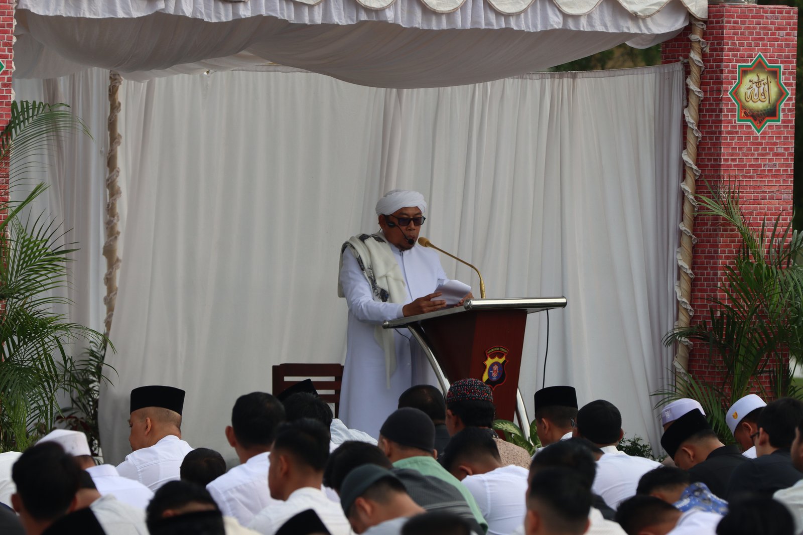 Polda Kalteng Gelar Salat Iduladha Bersama Warga di Lapangan Barigas