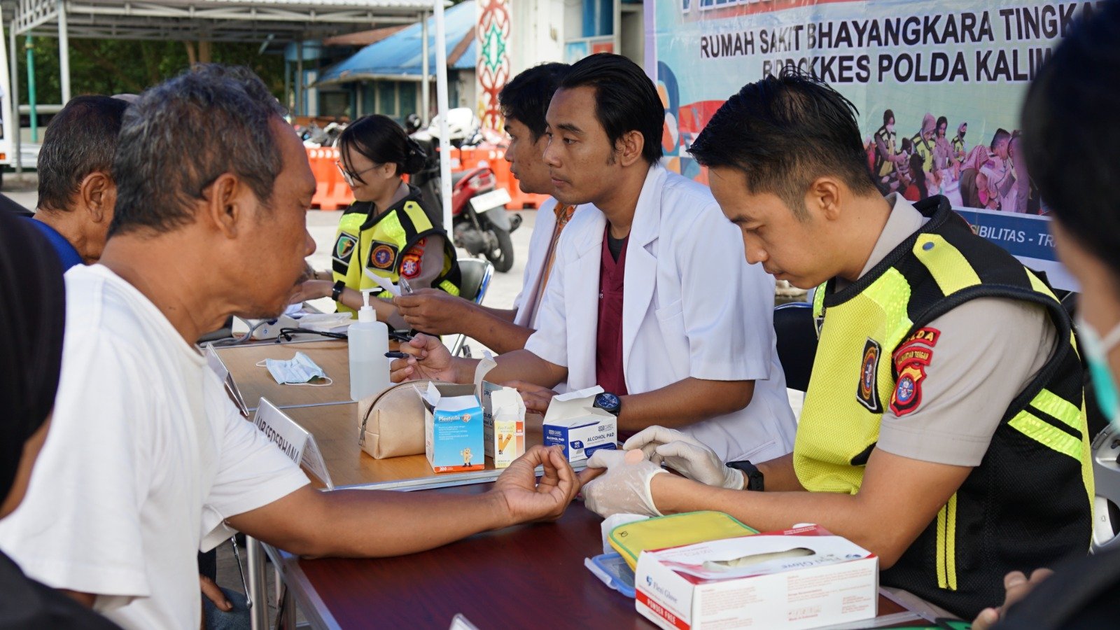 Cek Kesehatan Gratis di CFD, Warga Palangka Raya Merasa Terbantu Kehadiran Rumkit Bhayangkara