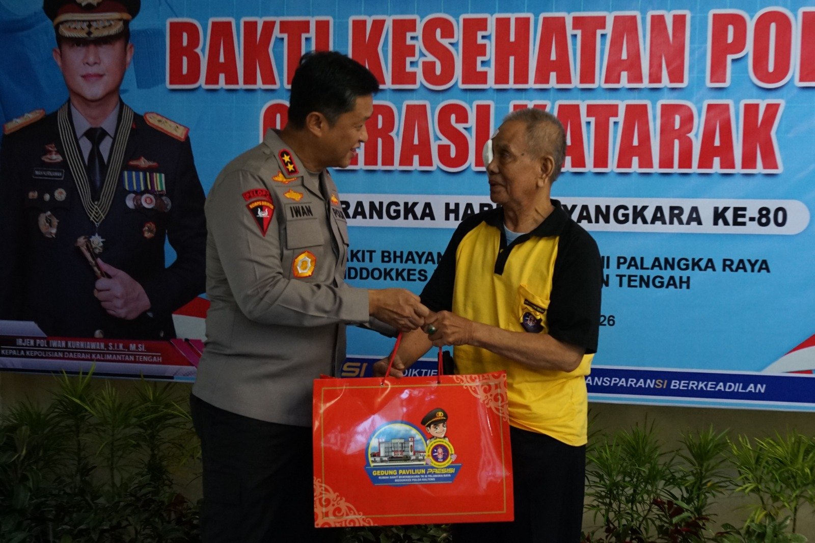 Sambut Hari Bhayangkara ke-80, Polda Kalteng Bantu Warga Pulihkan Penglihatan Lewat Operasi Katarak Gratis