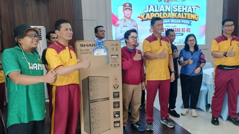 Polisi dan Wartawan Berbaur di Tengah Gerimis, Polda Kalteng Perkuat Kemitraan Jelang Hari Bhayangkara