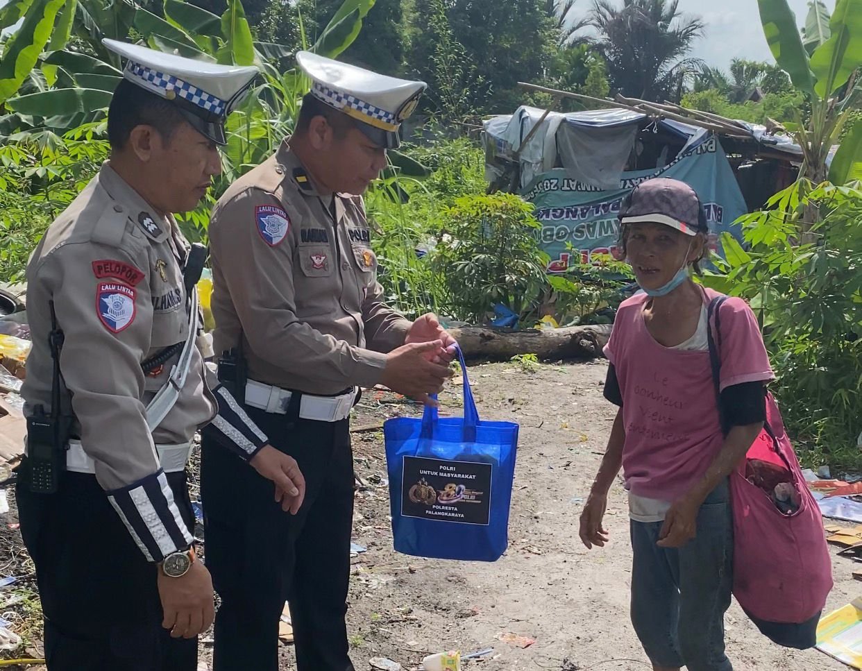 Jelang Hari Bhayangkara ke-80, Polisi Bagikan 30 Paket Sembako untuk Warga Palangka Raya