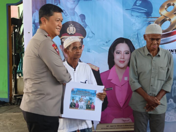 Polda Kalteng Datangi Lokasi Kebakaran, Bagikan Sembako dan Cek Kesehatan Warga Gratis