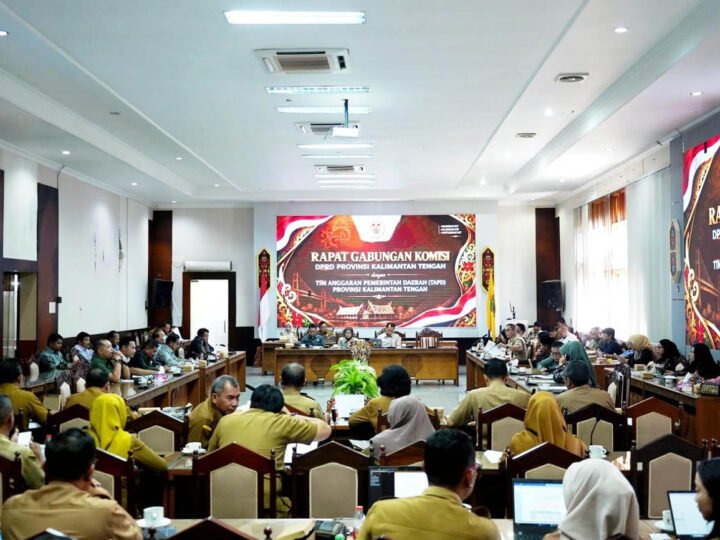Rapat Gabungan Komisi DPRD Bersama TAPD Kalteng Bahas Raperda Pertanggungjawaban APBD 2025