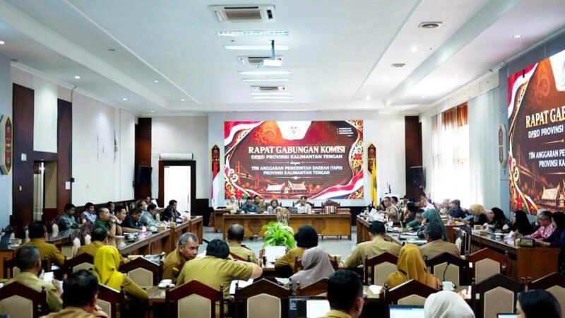 Rapat Gabungan Komisi DPRD Bersama TAPD Kalteng Bahas Raperda Pertanggungjawaban APBD 2025