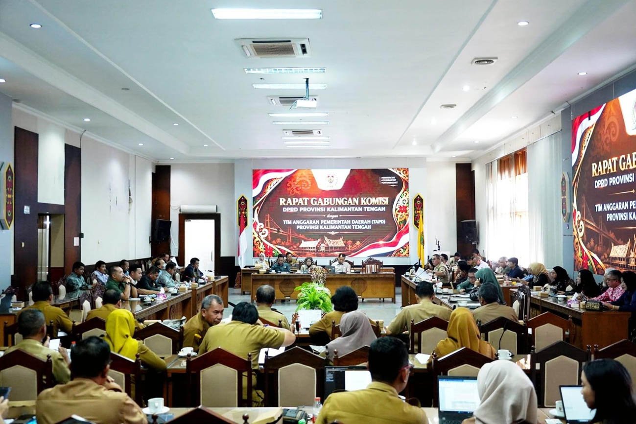 Rapat Gabungan Komisi DPRD Bersama TAPD Kalteng Bahas Raperda Pertanggungjawaban APBD 2025
