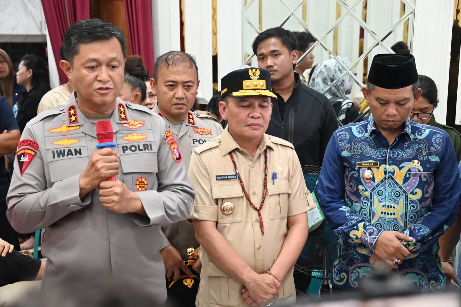 Melayat ke Rumah Duka Polisi yang Gugur Saat Penggerebekan Bandar Narkoba, Gubernur Sampaikan Belasungkawa Mendalam