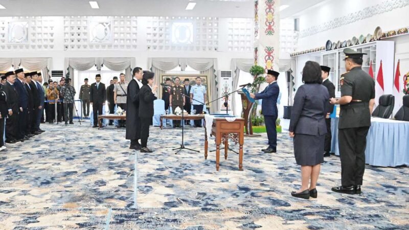 Gubernur Lantik Linae Victoria Aden sebagai Sekda Provinsi Kalteng