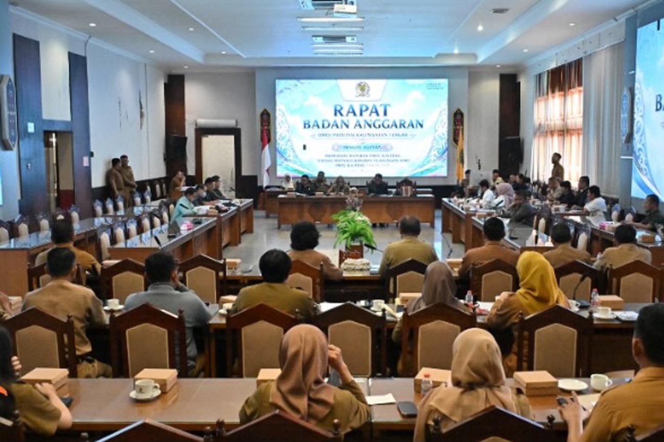 Rapat Banggar DPRD Bahas Raperda Pertanggungjawaban Pelaksanaan APBD 2025 Bersama TAPD Kalteng