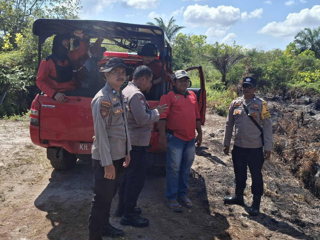 Respon Hotspot, Polisi dan Tim Gabungan Padamkan Karhutla di Palangka Raya