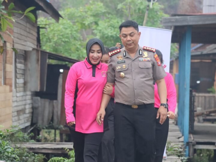 Gerakan Bhayangkari Peduli, Polresta Palangka Raya Salurkan Bansos untuk Warga yang Membutuhkan