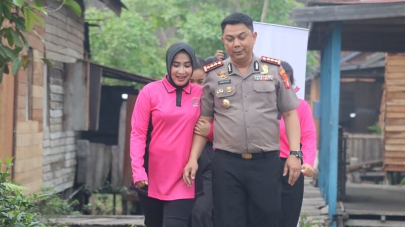 Gerakan Bhayangkari Peduli, Polresta Palangka Raya Salurkan Bansos untuk Warga yang Membutuhkan